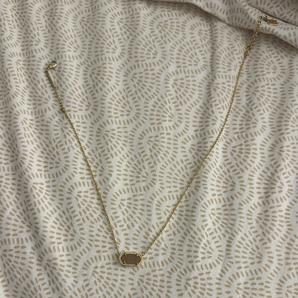 Kendra Scott necklace